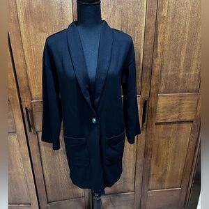 Old Navy Black Punte
Stretch Cocoon Blazer Jacket small and gently loved.